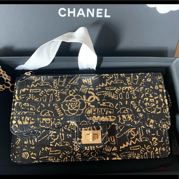 Brand new 19 A Chanel clutch - graffiti collection - Picture 2 of 6